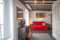 Lovely cosy nest in between Chams de Mars/ Eiffel Tower and Invalides.<br />The  Paris, France Tour Eiffel-renewed Grenelle studio Entire rental unit vacation rental 7144504