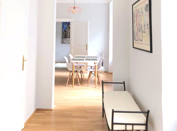 Welcome to Vienna!<br />Our freshly renovated apartment is located in a classic  Vienna, Austria Classic, Modern&Charming! 7min to Vienna's center! Entire rental unit vacation rental 28106008