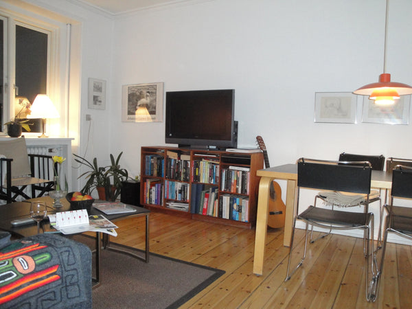 <b>The space</b><br />Cosy two-room apartment nice suburb (Brønshøj) 20 min. fro Copenhagen, Denmark Lys og velindrettet lejlighed tæt på centrum Entire rental unit vacation rental 27227856