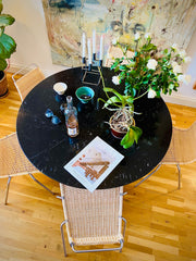 Cozy apartment. Perfect location. Right next to metro , cafes, restaurants, shop Copenhagen, Denmark Cozy apt. Sleeps 4. Best location in Copenhagen Entire rental unit vacation rental 658250381824769746