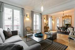 Exceptional apartment in Paris Triangle d'Or. <br />Located in a small quiet str Neuilly-sur-Seine, France Alma Marceau, Triangle d'or, Seine River view Entire rental unit vacation rental 16839160