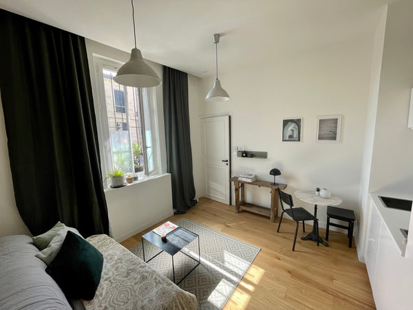 Profitez d'un logement élégant et central dans un quartier d’échoppes typique de Bordeaux, France . Studio calme en centre ville . Entire rental unit vacation rental 650009295394024202