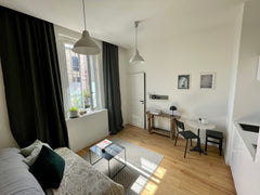 Profitez d'un logement élégant et central dans un quartier d’échoppes typique de Bordeaux, France . Studio calme en centre ville . Entire rental unit vacation rental 650009295394024202