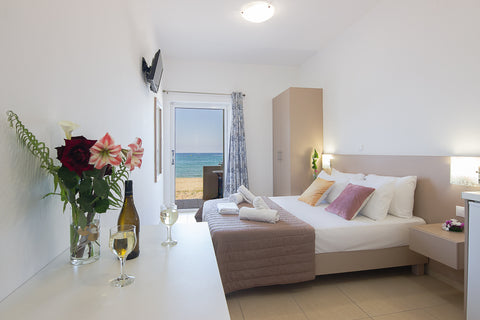 A studio on the beach, able to accommodate 2 people.<br /><br /><b>The space</b> Heraklion, Greece Fodele Beachfront Apartments Νο 5 Entire condo vacation rental 686593097249103540