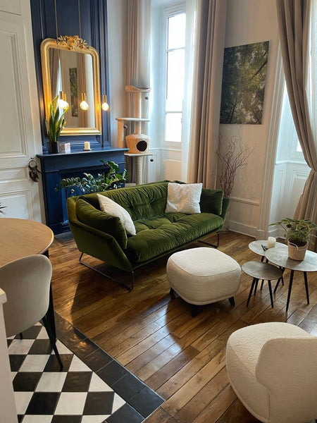 Hello,<br />Nous sommes un jeune couple de 30 ans et mettons à votre disposition Lyon, France Chambre cosy sur la presque-île de lyon ! Private room in rental unit vacation rental 710574469408306181