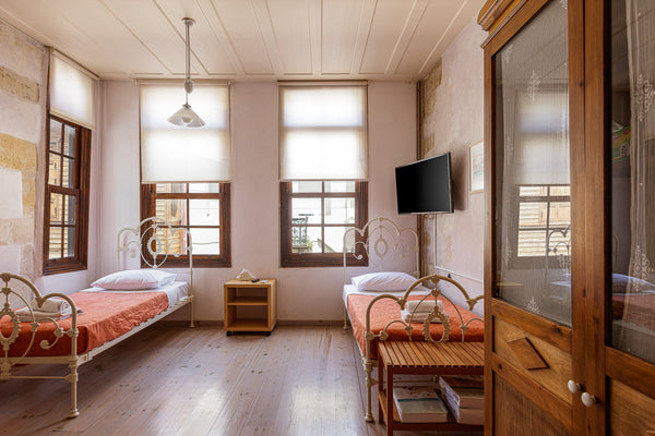 Set in Réthymno Town, this air-conditioned boutique accommodation features a ter  Anassa Estate - Family Room Old Town View Room in bed and breakfast vacation rental 21300398