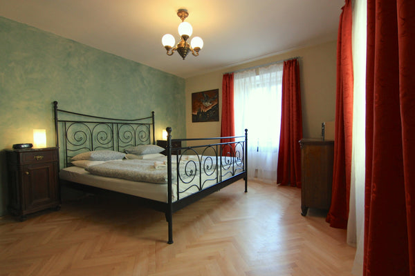 ‍<br /><br /><b>The space</b><br />Enjoy a stay in this cosy stunning apartm Edinburgh, United Kingdom Cosy rustic 1 Bedroom Apartment in Mala Strana Entire rental unit vacation rental 53693551