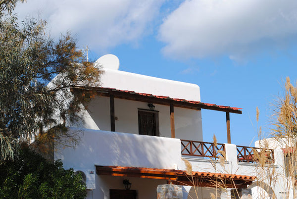 In Vari of Syros, 50 meters from the beach, Furnished house, balcony on the beac  Σπιτι Στη Συρο ,Παραλια Βαρης 30 μ,απο την θαλασσα Entire home vacation rental 9123524