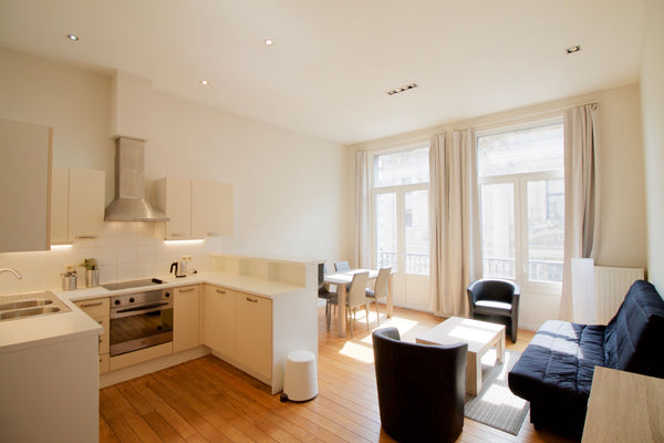 This bright and spacious apartment with a balcony facing La bourse is located ri Brussels, Belgium Best Location - Bourse 2 Entire rental unit vacation rental 49332067