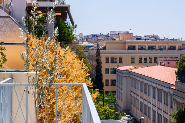 A 4th-floor 100 sqm flat + 20 sqm balcony with a view towards the Acropolis. Ful Luxembourg BOUBOULINA'S NIRVANA - 100m2 Airco 2-bedroom 4-pax Entire rental unit vacation rental 23479787