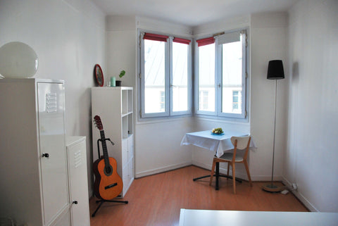 Agréable studio composé d'une pièce principale lumineuse, d'une petite cuisine s Paris, France Charmant studio pour 2 pers Entire rental unit vacation rental 8796694