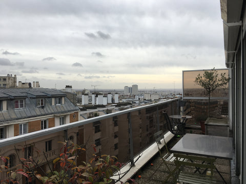 Appartement trois pieces. Dernier etage, petite terrasse. Metro ligne 3bis et 11 Paris, France Paris lumineux et agreable, proche transports. Entire rental unit vacation rental 23226539