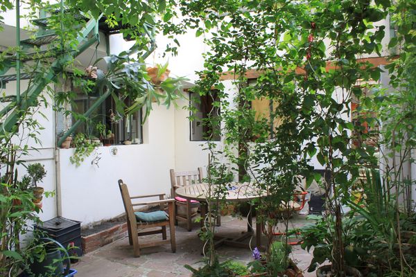 profitez de l'atmosphère calme et reposante de la maison située <br />au cœur du Paris, France Maison dans la verdure Entire townhouse vacation rental 13894660