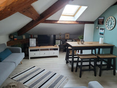 Appart' de caractère dans le 8ème (limite 7ème) dans lequel je vis ponctuellemen Lyon, France Charmant appartement sous les poutres Entire rental unit vacation rental 48376216