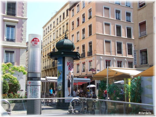 Bonjour, je propose une chambre privée dans un grand appartement où vous séjourn Paris, France Grande chambre à louer dans un appartement rénové Private room in rental unit vacation rental 13327803