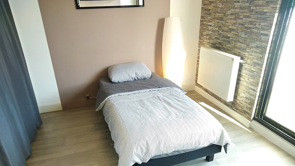 Chambre privée dans un appartement calme tous équipée : dressing, bureau, lit, é France Chambre (5)  Pessac Private room in condo vacation rental 32285932