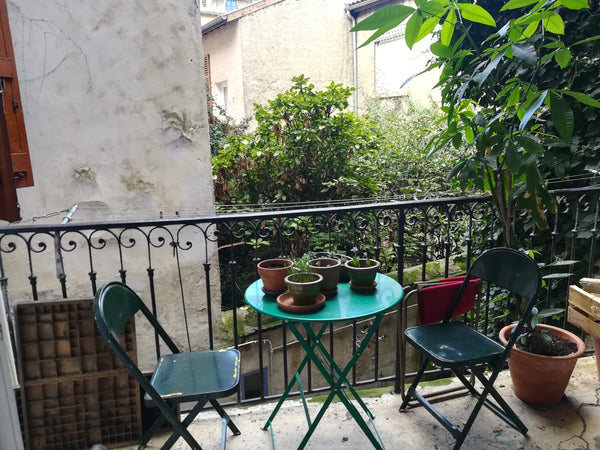 Appartement spacieux et charmant dans un petit immeuble au cœur d'un quartier vi  Appartement spacieux, localisation idéale ! Entire rental unit vacation rental 40052164