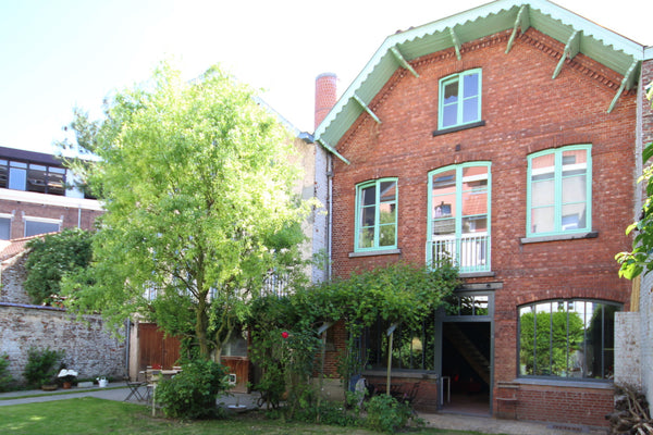 Charmante petite maison aménagée dans un ancien atelier situé au fond d'un jardi Brussels, Belgium La maison du fond du jardin Entire townhouse vacation rental 20379783