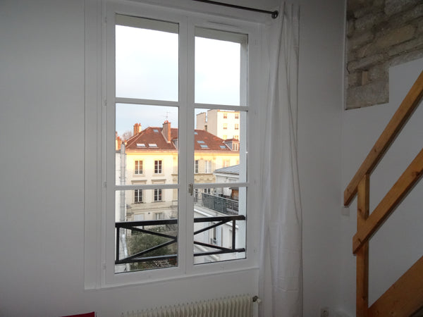 It' s a nice room with a mezzanine to rent.<br /> in an apartment and a private  Paris, France Nice room in an apartment Private room in rental unit vacation rental 4531792