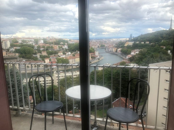 Appartement tout équipé + balcon avec vue sur la basilique de Fourvière <br /><b Lyon, France chambre de 12m2 tout équipé et acces commun Private room in condo vacation rental 29532085