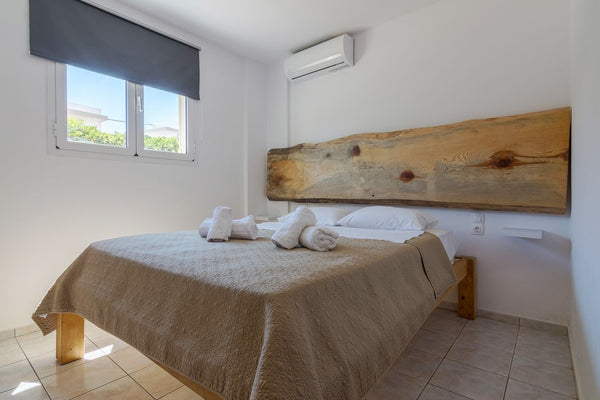 Our cozy apartment is located just opposite of the sea,(about 20 meters).We are  Heraklion, Greece Beautiful Sea Apartment Entire rental unit vacation rental 50719767