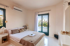 Located in Agia Pelagia, 100 metres from Psaromoura Beach and 350 metres from Mo  SeaSide Resort in Agia Pelagia - Amazing SeaView Entire villa vacation rental 50745972
