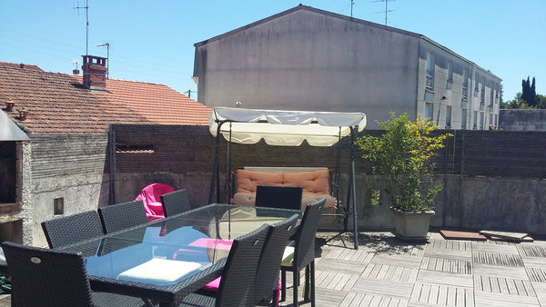 Dans une grande maison de 235 m², vous disposerez d'une chambre tout confort. ,o Bordeaux, France chambre vte accès terrasse Private room in townhouse vacation rental 43825054