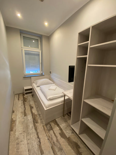 In our self-service hostel Leni's Place, you can have shower/toilet, WiFi, satel  Single Room with private bathroom & shared kitchen Private room in vacation home vacation rental 691157464755151611