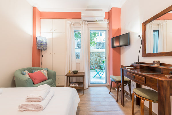 A cozy downtown  apartment  in the heart of Acropolis and next to the metro stat Athens, Greece Cozy studio 5mins walk from Acropolis museum Entire rental unit vacation rental 35032943