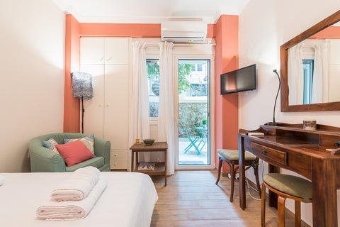 A cozy downtown  apartment  in the heart of Acropolis and next to the metro stat Athens, Greece Cozy studio 5mins walk from Acropolis museum Entire rental unit vacation rental 35032943