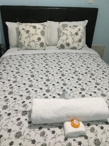 "This Lower Level floor private room is perfect for a COUPLE to Reconnect. It is New York, United States Home in Queens · ★4.0 · 1 bedroom · 1 bed · 1 shared bath Private room in home vacation rental 817576095683599134