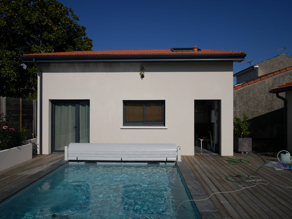 Duplex calme situé à 10 mm en vélo du centre historique de Bordeaux .<br />Logem Villenave-d'Ornon, France Duplex indépendant avec piscine Entire rental unit vacation rental 33907458