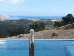 VUE INTERROMPUE SUR LA MER et la Baie de Souda, port de La Canée. Déco soignée,   Villa Petra vue sur mer, piscine privee, La Canee Entire villa vacation rental 718611765920568062