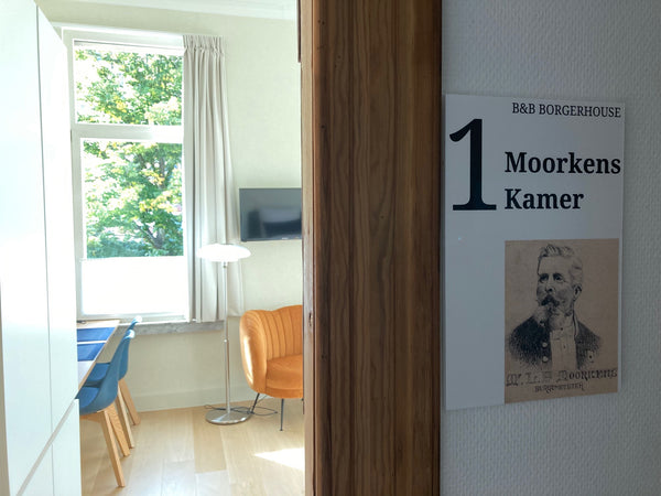 Moorkens Room:<br /><br />Spacious and bright room located at the front, with be Antwerp, Belgium B&B Borgerhouse Antwerp Central Station Borgerhout Private room in bed and breakfast vacation rental 43853199