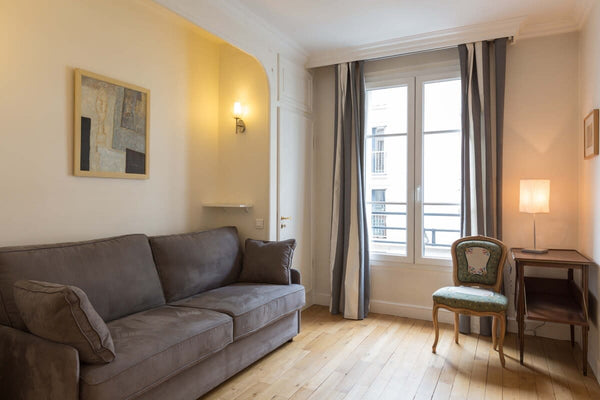Charming 2 rooms of rue de la Comete near the Invalides and the Champs de Mars.  Paris, France 1 bedroom in the heart of Paris 7 Champ de Mars Entire rental unit vacation rental 4062828