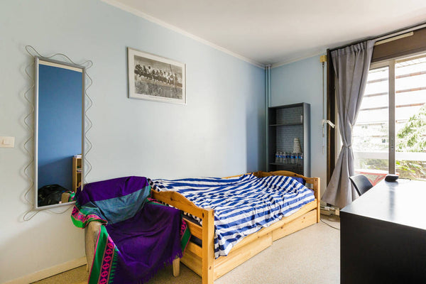 Chambre agréable, calme et située dans un bel appartement familial aux pieds de  Paris, France Beautiful private room near Montmartre Private room in rental unit vacation rental 19059801