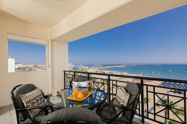 This is a Penthouse apartment on the 4th floor, accessible by elevator.<br />It  Rethimnon, Greece BREATHLESS SEA APARTMENT in Rethymno Entire rental unit vacation rental 36203953