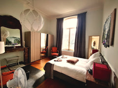 Appartement Ballat , Hall d'entrée, pièce principale avec Kitchinette, salon tv  Brussels, Belgium Appart Ballat dans maison de maître centre ville Entire rental unit vacation rental 43419940