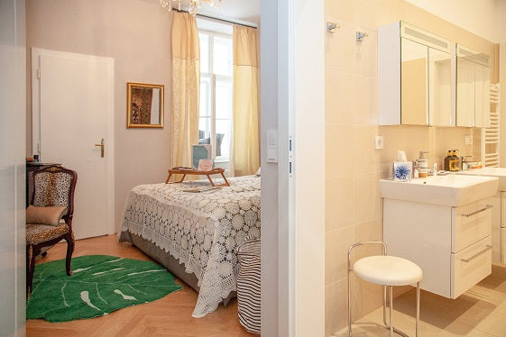 Cozy luxury in the heart of Vienna between St. Stephen´s cathedral and Opera hou  Home and Beauty Room in boutique hotel vacation rental 32785048