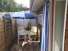 studio au calme avec son accès  indépendant  au milieu des jardins, avec un exté Bordeaux, France Studio calme et indépendant au milieu des jardins Entire rental unit vacation rental 25254627
