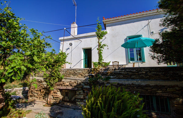 Maison traditionnelle située dans le village de Messaria idéalement située à pro Lyon, France La maison du Capitaine Entire home vacation rental 31606062