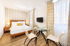 Nově otevřené apartmány Prague Roof Apartments se nacházejí v nově rekonstruovan Prague, Czechia Prague Roof Apartments - Studio 51 Entire loft vacation rental 41576306