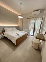 Keep it simple at this peaceful and centrally-located place.<br /><br /><b>Licen Athens, Greece Embassy- I1 Entire condo vacation rental 588947571810397014