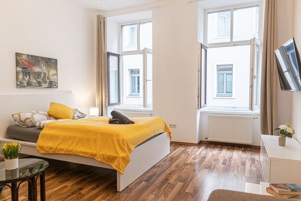 Eine geräumige Einzimmer Wohnung mit eigener Küche und Bad in der Nähe von Schön  Peaceful 1BR Apt. near Metro Station Längenfeldg. Entire rental unit vacation rental 695342609719757724