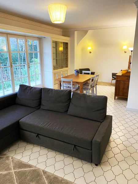 Grand appartement deux chambres, avec living, cuisine et deux sdb séparé donc un Woluwe-Saint-Pierre, Belgium en ville à la campagne Entire rental unit vacation rental 46830380