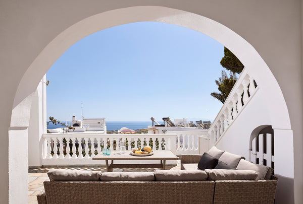 Casa Bu 2 is an apartment of 30sq.m., including 1 bedroom with 1 double bed. It  Athens, Greece CasaBu2-1Bedroom Apartment Sea View-7min from Fira Entire rental unit vacation rental 19124466