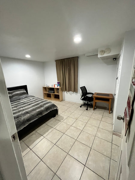 Keep it simple at this peaceful and centrally-located place. Located in the hear  Rental unit in New York · 1 bedroom · 1 bed · 1 shared bath Private room in rental unit vacation rental 777547471265399608