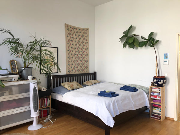 Hi! My name ist Mimie, I am real VIennese and am very much looking forward to me Vienna, Austria Spacious sunny appartment near Market Entire rental unit vacation rental 33789580