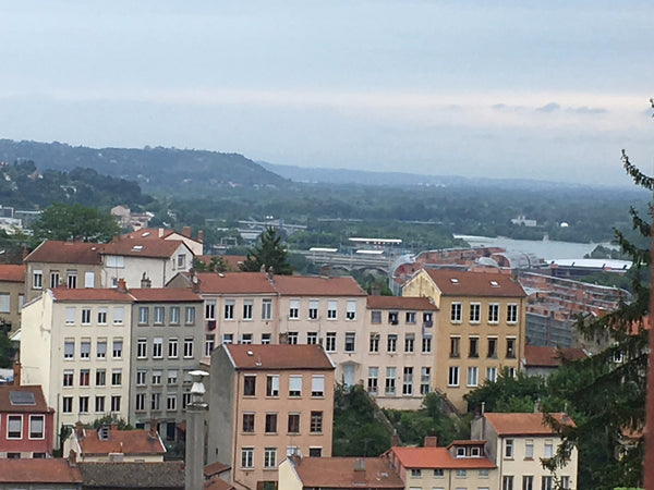 Idéalement situé au coeur de la Croix-Rousse, et son ambiance de village, notre  Lyon, France T1 bis 40m² au coeur de la Croix-Rousse Entire rental unit vacation rental 24967186