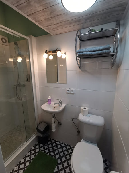 After full renevation, clean, cozy and comfortable accomodation with 15min walki Prague, Czechia Marvelous apartment colese to the city center Entire rental unit vacation rental 40686373